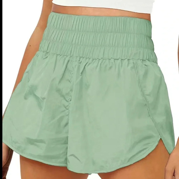 NWOT! Women’s high waist casual shorts Large - Picture 1 of 3